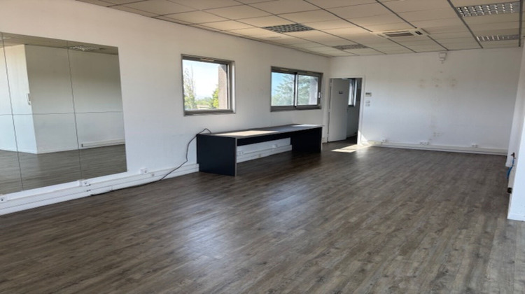 Ma-Cabane - Location Local commercial LA FOUILLOUSE, 155 m²