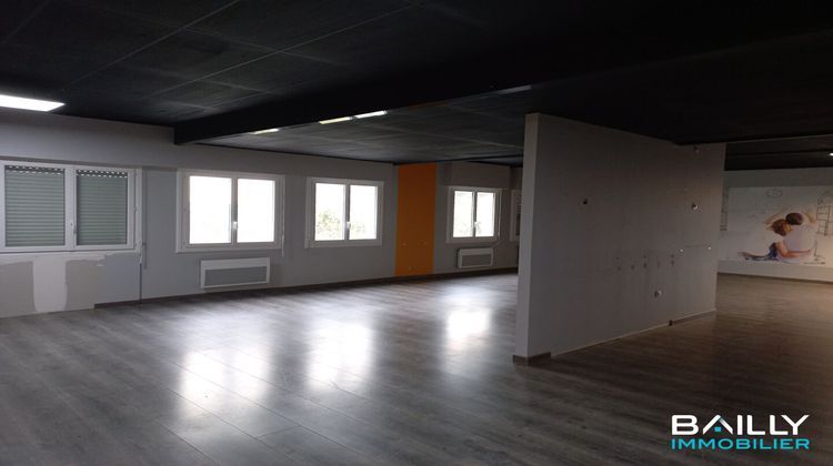 Ma-Cabane - Location Local commercial LA ROCHE-SUR-YON, 380 m²