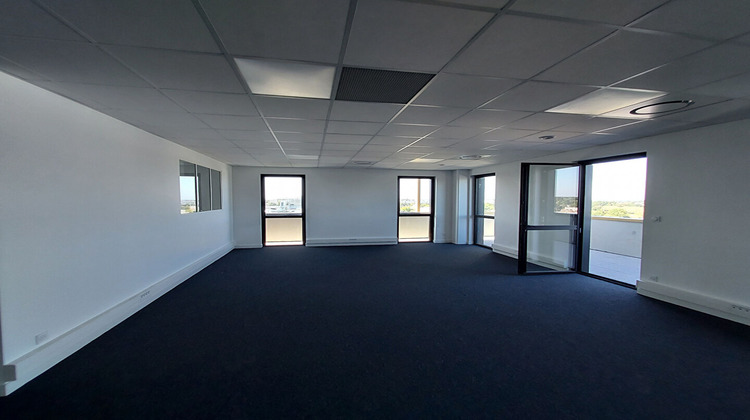 Ma-Cabane - Location Local commercial LA ROCHE-SUR-YON, 100 m²