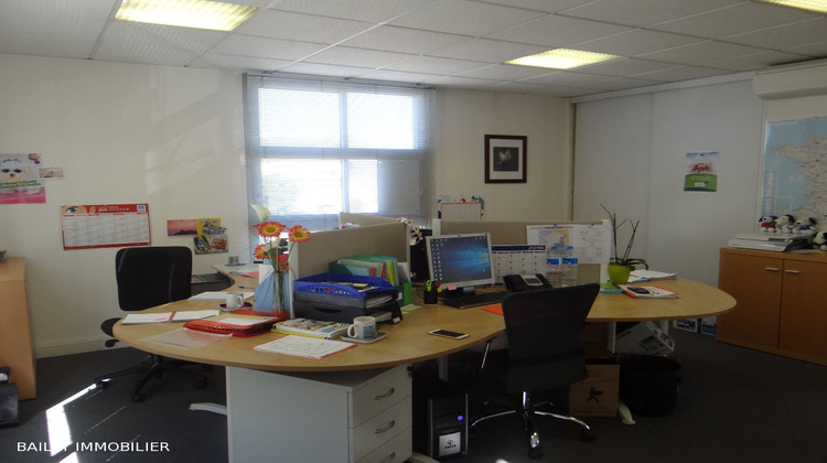 Ma-Cabane - Location Local commercial LA ROCHE-SUR-YON, 125 m²