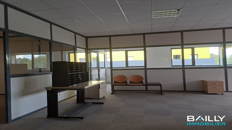 Ma-Cabane - Location Local commercial LA ROCHE-SUR-YON, 141 m²