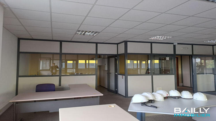 Ma-Cabane - Location Local commercial LA ROCHE-SUR-YON, 141 m²