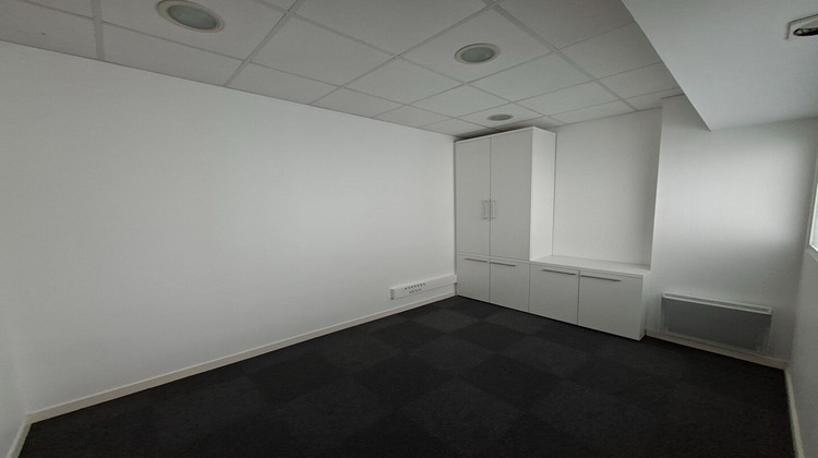 Ma-Cabane - Location Local commercial LA ROCHE-SUR-YON, 66 m²