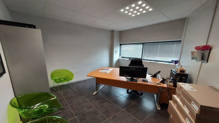 Ma-Cabane - Location Local commercial LA ROCHE-SUR-YON, 177 m²