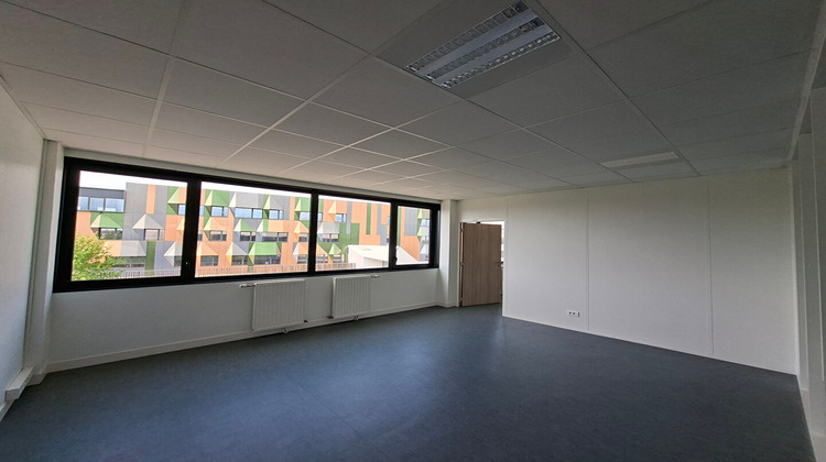 Ma-Cabane - Location Local commercial LA ROCHE-SUR-YON, 459 m²