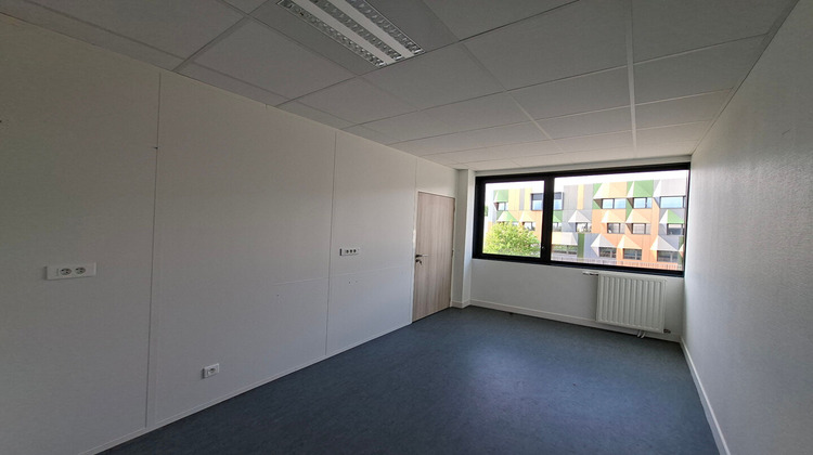 Ma-Cabane - Location Local commercial LA ROCHE-SUR-YON, 459 m²