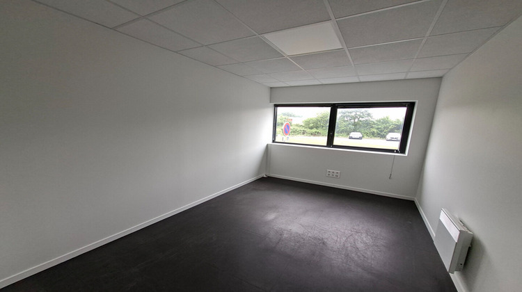 Ma-Cabane - Location Local commercial LA ROCHE-SUR-YON, 859 m²