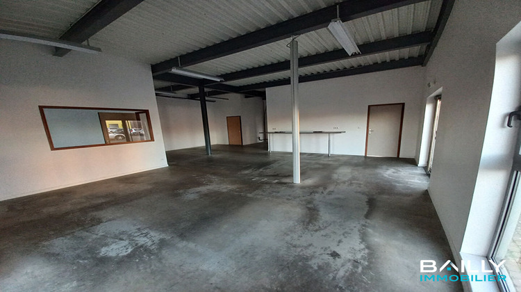 Ma-Cabane - Location Local commercial LA ROCHE-SUR-YON, 110 m²