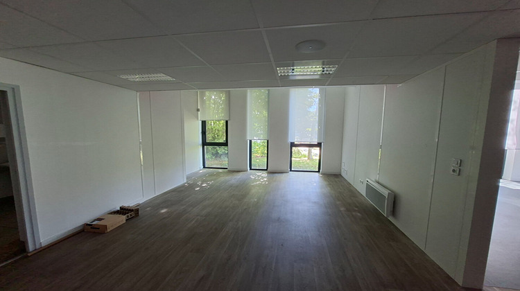 Ma-Cabane - Location Local commercial LA ROCHE-SUR-YON, 204 m²
