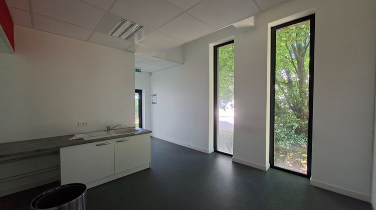 Ma-Cabane - Location Local commercial LA ROCHE-SUR-YON, 204 m²