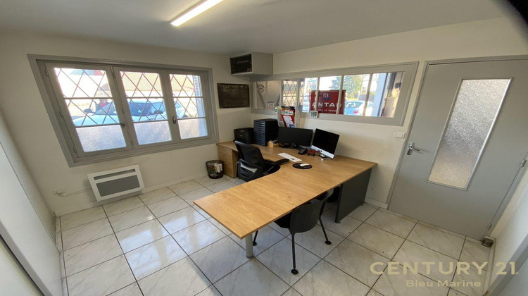 Ma-Cabane - Location Local commercial La Roche-sur-Yon, 832 m²
