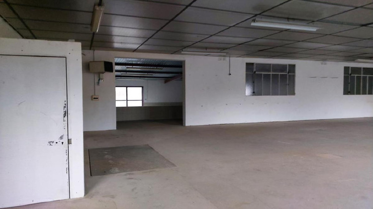 Ma-Cabane - Location Local commercial LA ROCHE VINEUSE, 500 m²