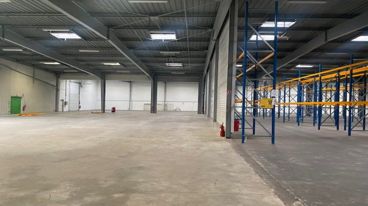 Ma-Cabane - Location Local commercial La Séguinière, 2000 m²