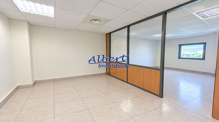 Ma-Cabane - Location Local commercial LA SEYNE-SUR-MER, 61 m²