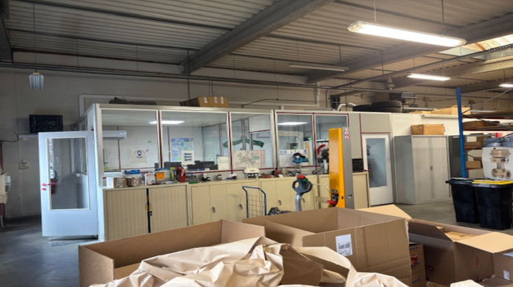 Ma-Cabane - Location Local commercial LA TALAUDIERE, 240 m²