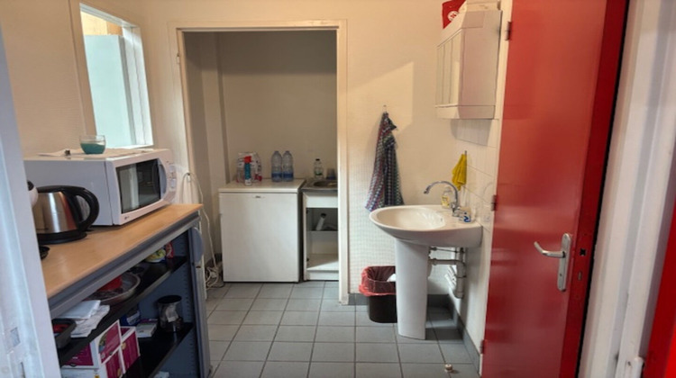 Ma-Cabane - Location Local commercial LA TALAUDIERE, 240 m²