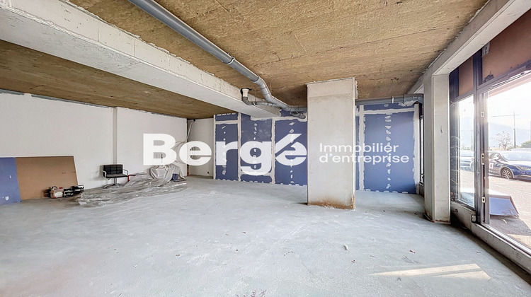 Ma-Cabane - Location Local commercial La Trinité, 61 m²