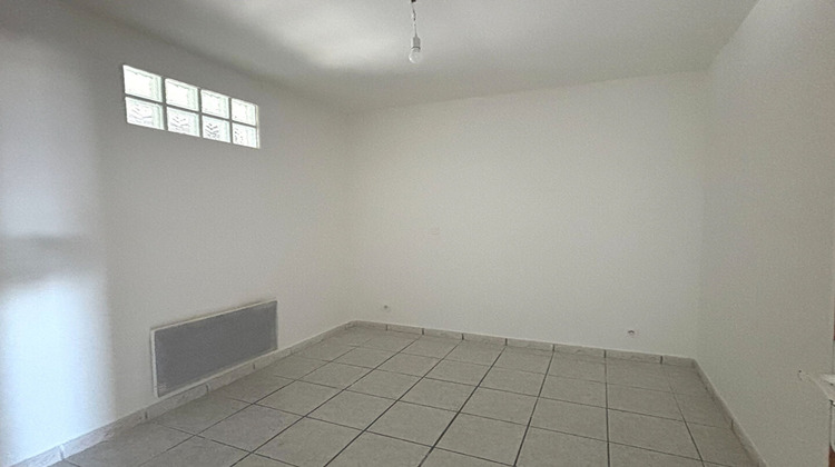 Ma-Cabane - Location Local commercial LAMBESC, 4 m²