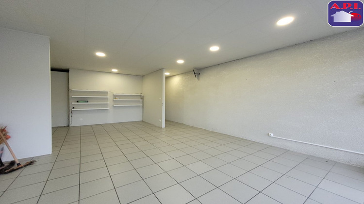 Ma-Cabane - Location Local commercial LAROQUE D'OLMES, 73 m²