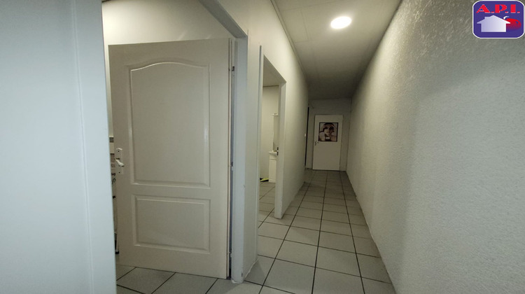 Ma-Cabane - Location Local commercial LAROQUE D'OLMES, 73 m²