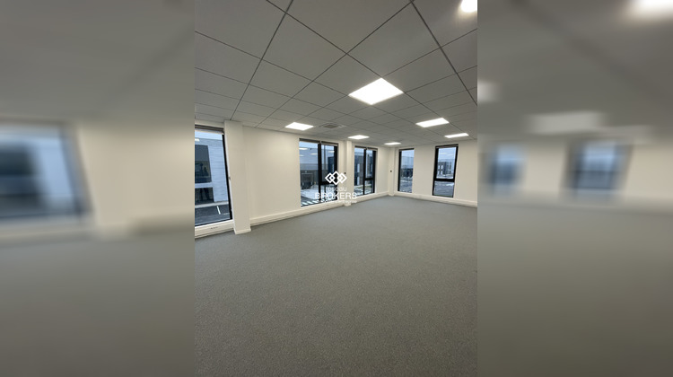 Ma-Cabane - Location Local commercial Le Bourget, 1075 m²