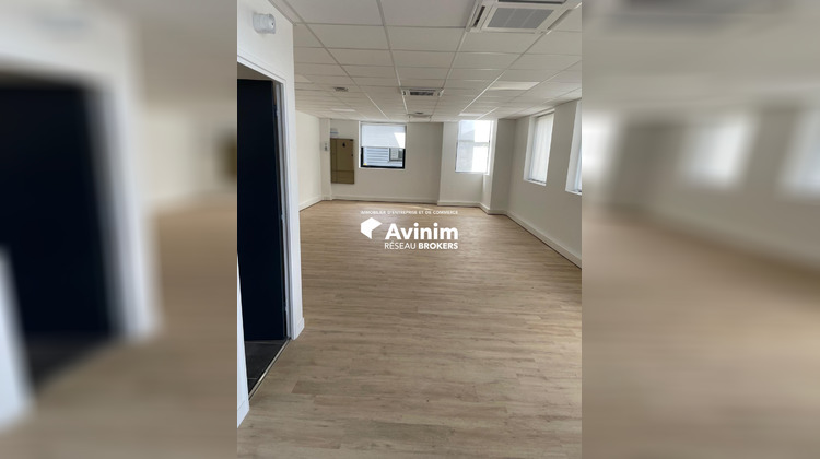 Ma-Cabane - Location Local commercial Le Bourget, 596 m²