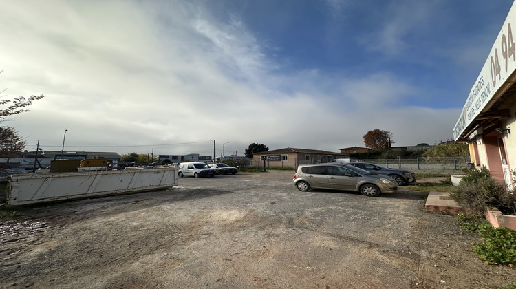 Ma-Cabane - Location Local commercial Le Cannet-des-Maures, 1500 m²