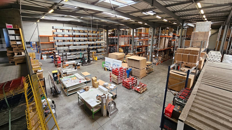 Ma-Cabane - Location Local commercial LE CHAMBON-FEUGEROLLES, 5250 m²