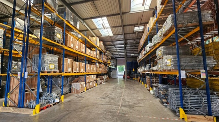 Ma-Cabane - Location Local commercial LE CHAMBON-FEUGEROLLES, 5250 m²