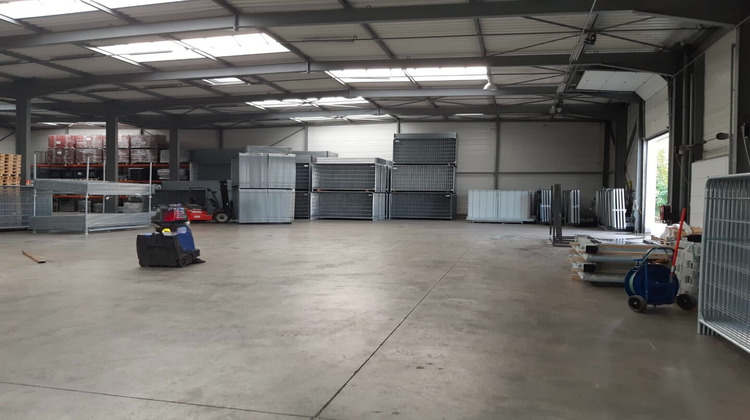 Ma-Cabane - Location Local commercial LE CHAMBON-FEUGEROLLES, 5250 m²