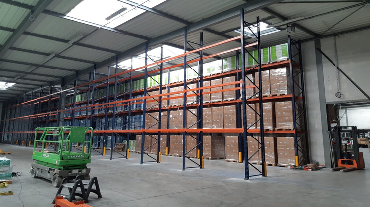 Ma-Cabane - Location Local commercial LE CHAMBON-FEUGEROLLES, 5250 m²