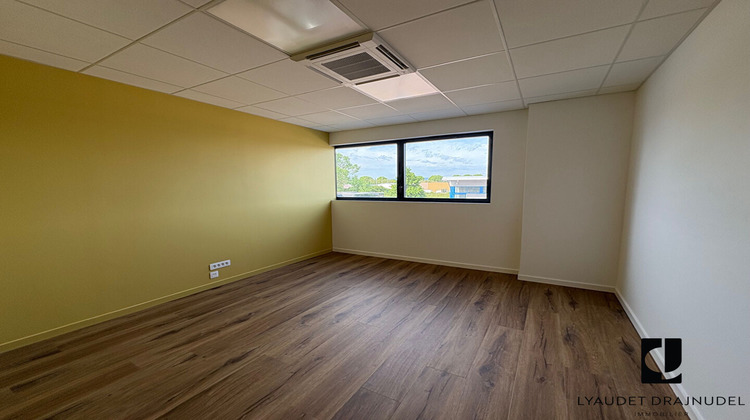 Ma-Cabane - Location Local commercial LE COTEAU, 341 m²