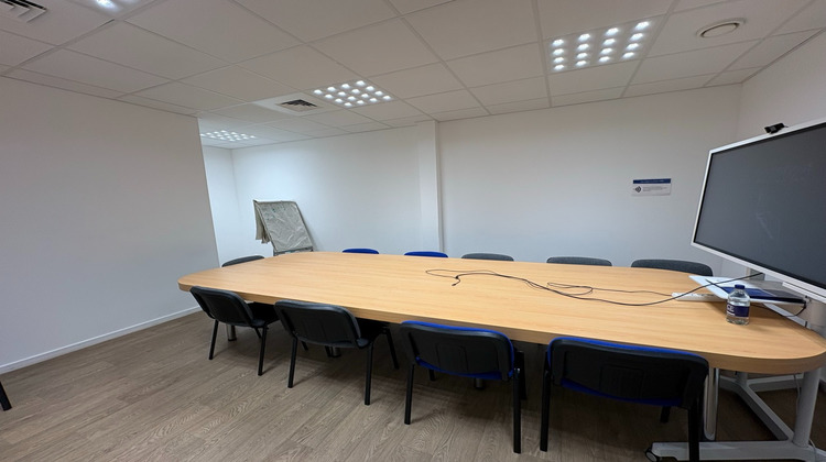 Ma-Cabane - Location Local commercial LE COTEAU, 700 m²