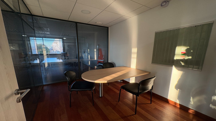 Ma-Cabane - Location Local commercial LE COTEAU, 1200 m²