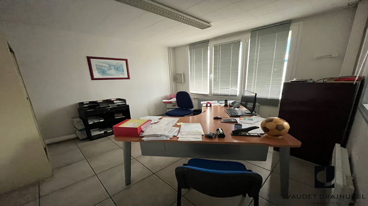 Ma-Cabane - Location Local commercial LE COTEAU, 1300 m²