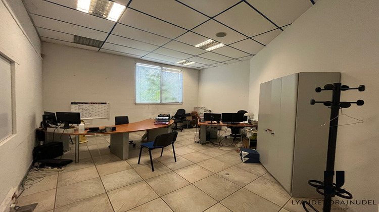 Ma-Cabane - Location Local commercial LE COTEAU, 1300 m²