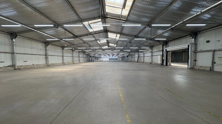 Ma-Cabane - Location Local commercial LE COTEAU, 3286 m²