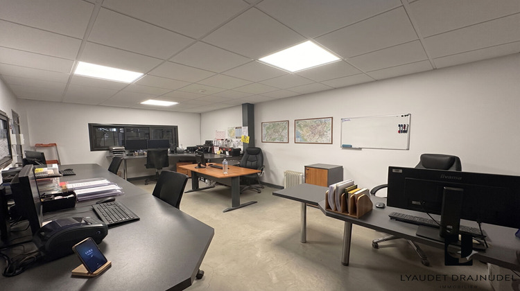 Ma-Cabane - Location Local commercial LE COTEAU, 5650 m²
