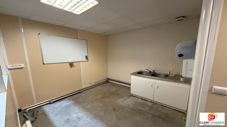 Ma-Cabane - Location Local commercial Le Grand-Quevilly, 200 m²