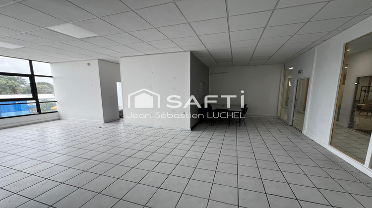Ma-Cabane - Location Local commercial Le Lamentin, 88 m²