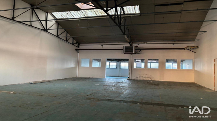 Ma-Cabane - Location Local commercial Le Mesnil-Saint-Denis, 202 m²