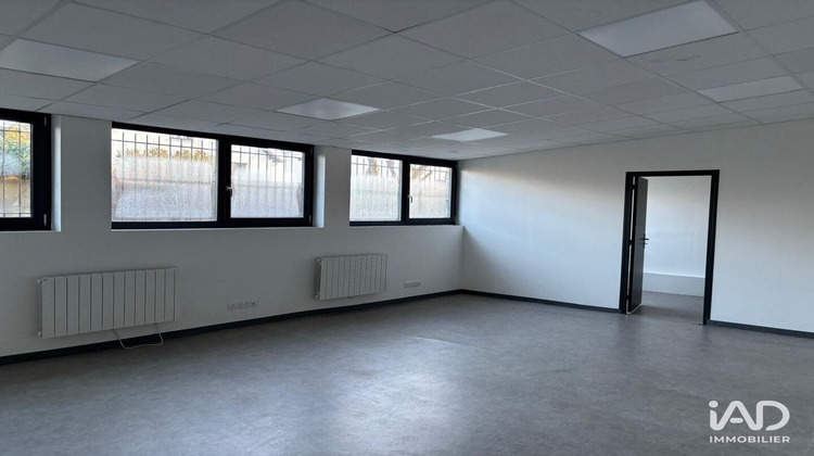 Ma-Cabane - Location Local commercial Le Mesnil-Saint-Denis, 305 m²