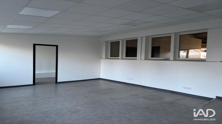 Ma-Cabane - Location Local commercial Le Mesnil-Saint-Denis, 305 m²
