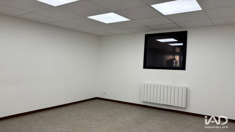 Ma-Cabane - Location Local commercial Le Mesnil-Saint-Denis, 305 m²