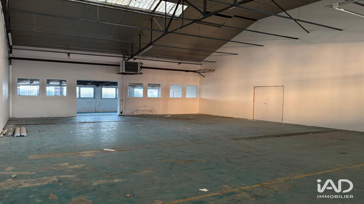 Ma-Cabane - Location Local commercial Le Mesnil-Saint-Denis, 202 m²