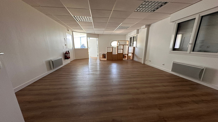 Ma-Cabane - Location Local commercial LE POULIGUEN, 53 m²