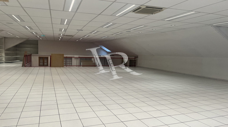 Ma-Cabane - Location Local commercial Le Puy-en-Velay, 806 m²