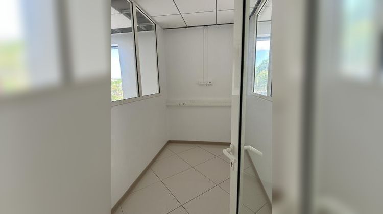 Ma-Cabane - Location Local commercial Les Abymes, 120 m²