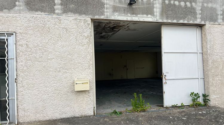 Ma-Cabane - Location Local commercial LES CLAYES-SOUS-BOIS, 88 m²