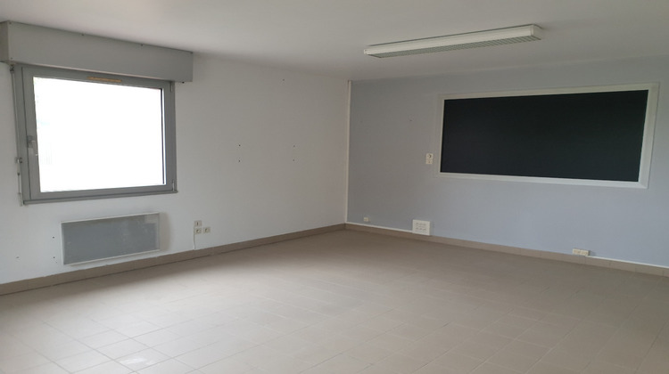 Ma-Cabane - Location Local commercial LES ROSIERS-SUR-LOIRE, 70 m²